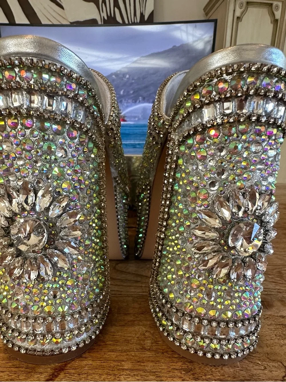 Azalea Wang Crystal-Embellished Silver Platform Sandals – Women's 8 NIB